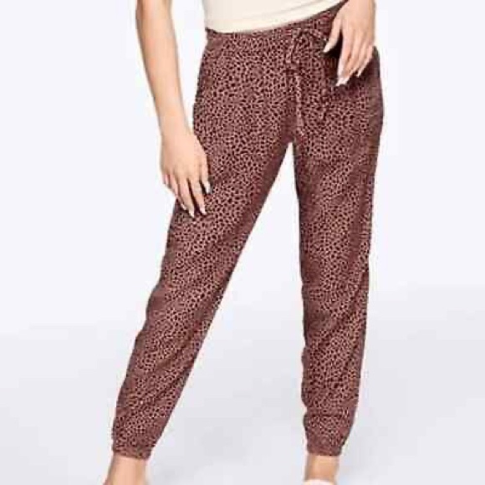 VS Pink: NWOT Leopard Print Joggers (M)